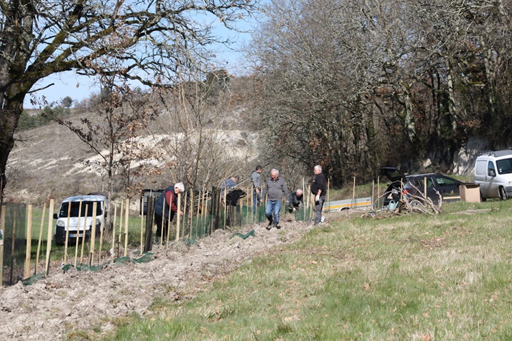 Trame Verte 46 : à Cézac, un chantier participatif réuni élus, habitants et chasseurs.